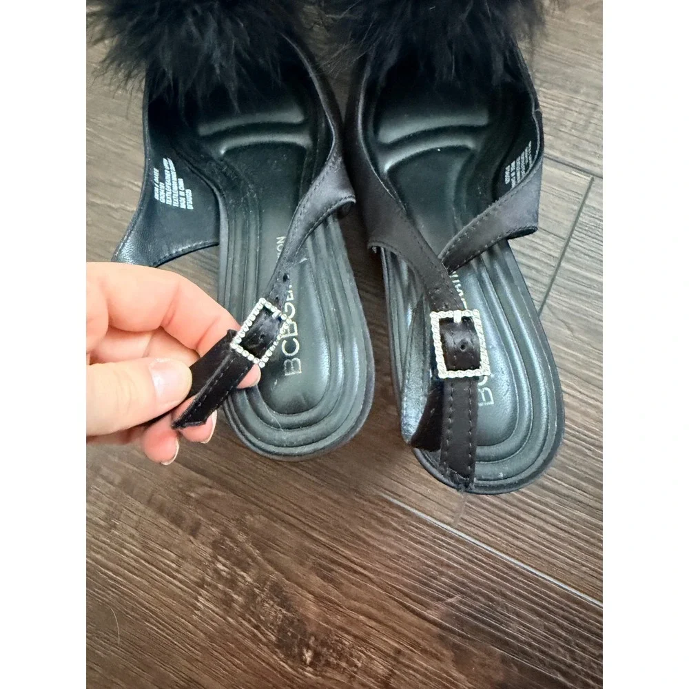 BCBGeneration Daxee Black Satin Feather Pom Pom Slingback Kitten Heels Pumps 8M